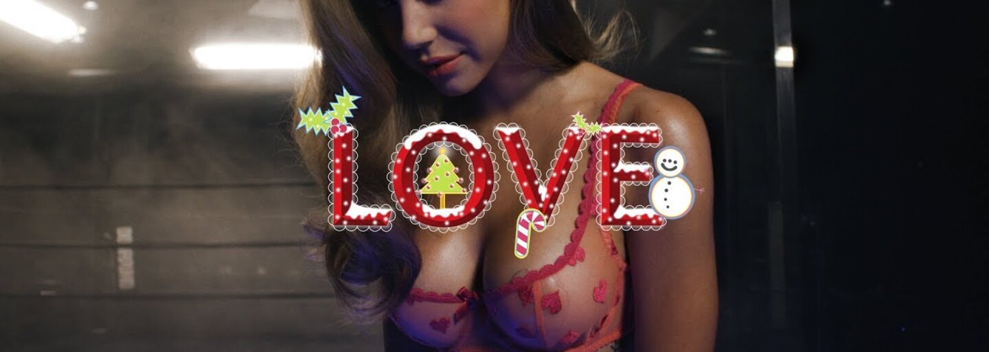 Kráska Alexis Ren cvičí zadek v nové části vzrušujícího adventního kalendáře. Americká modelka se nemá za co stydět