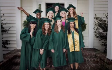 Krásky z Pitch Perfect 3 majú posledný pokus nakopnúť hudobnú kariéru. Ináč ich po vysokej škole pohltí krutá pracovná realita Krásky z Pitch Perfect 3 majú posledný pokus nakopnúť hudobnú kariéru. Ináč ich po vysokej škole pohltí krutá pracovná realita