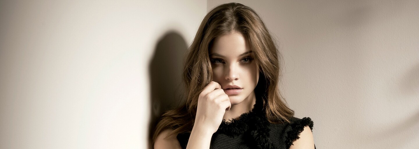 Krásná Barbara Palvin si zkusila roli Sharon Stone. Ve scénce ze Základního instinktu ukázala všechno