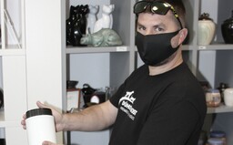 Kremácia malého plemena trvá viac ako hodinu. Pri veľkých a ťažkých psoch aj štyri. Pozreli sme sa do zvieracieho krematória