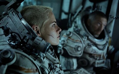 Kristen Stewart bojuje proti krvilačným votrelcom v podvodnom pekle Kristen Stewart bojuje proti krvilačným votrelcom v podvodnom pekle
