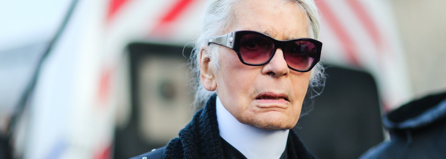 Kto bol Karl Lagerfeld a prečo je považovaný za jedného z najdôležitejších módnych návrhárov v histórii?