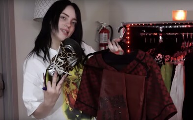 Kukly, diamanty i luxusní značky. Nahlédni do výstředního šatníku Billie Eilish Kukly, diamanty i luxusní značky. Nahlédni do výstředního šatníku Billie Eilish