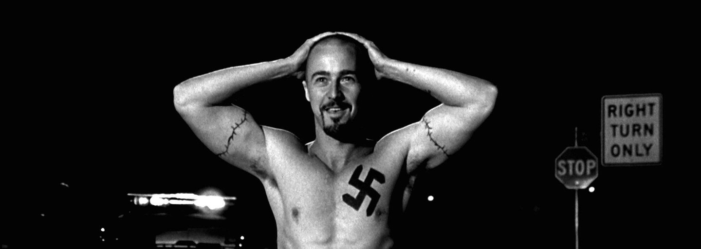 Kult hákového kríža je dramatický film plný rasovej nenávisti, ktorý je aktuálny aj takmer 20 rokov po uvedení do kín