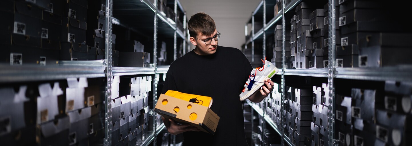 Kupuj limitované tenisky od ověřeného prodejce. SneakerGallery nabízí Air Jordan, Yeezy, Dunk a další legendární modely