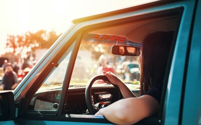 KVÍZ: Môžeš šoférovať v šľapkách a ako je to so zostatkovým alkoholom? Otestuj sa, či zvládneš leto za volantom