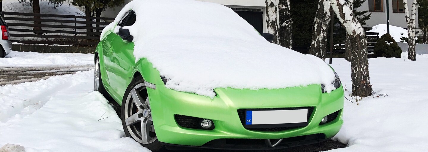 KVÍZ: Rozpoznáš, aké automobily sa skrývajú pod nádielkou snehu?