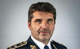 Kvůli demonstraci proti restrikcím musí policie povolat stovky lidí. Denně přitom přijdeme až o 300 příslušníků, varuje Švejdar