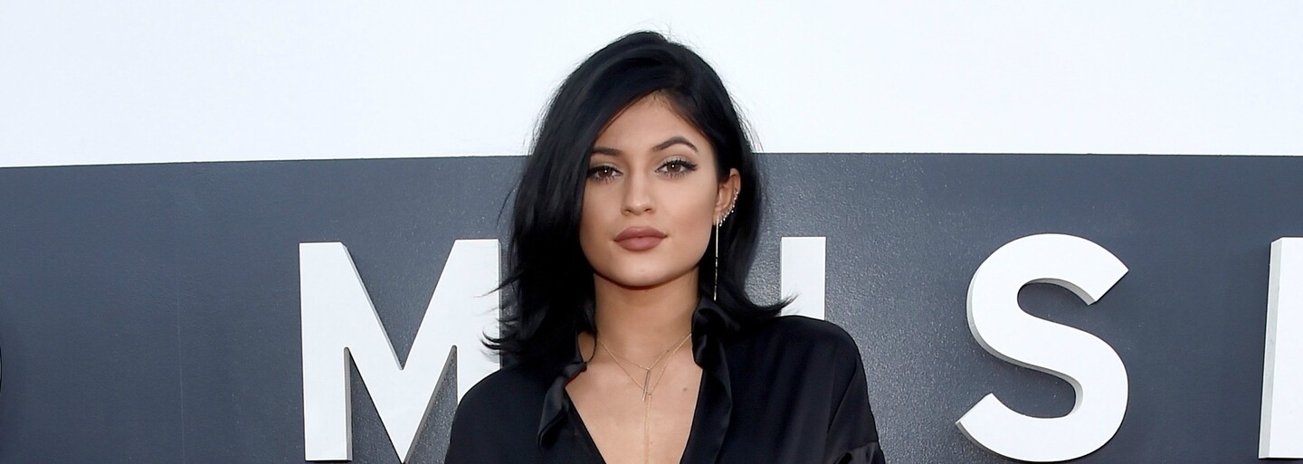 Kylie Jenner chce byť popovou hviedzou, a preto pripravuje vlastný album. Pomáhať jej má Kanye West či Tyga