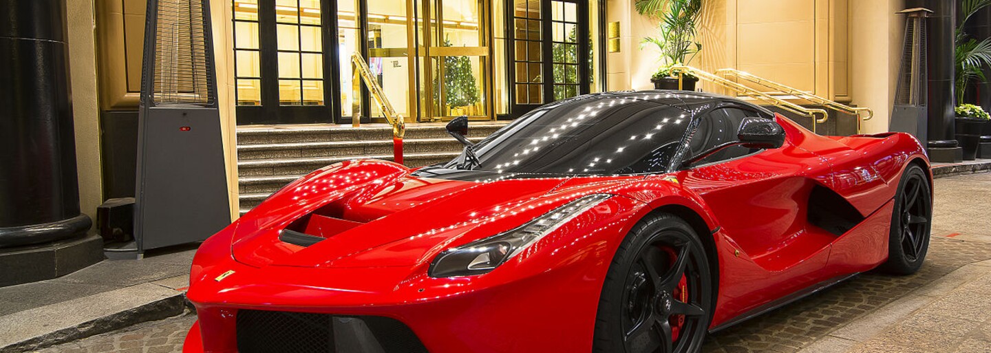 Kylie Jenner dostala od otce své dcerky Ferrari LaFerrari za 1,4 milionu dolarů. Raper ji odměnil za bezproblémový porod