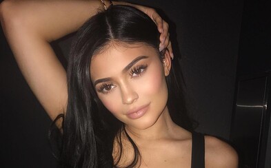 Kylie Jenner sa stala čerstvou mamou malej dcéry! Otec Travis Scott sa s najmladšou sestrou Kim Kardashian ešte na mene nedohodli Kylie Jenner sa stala čerstvou mamou malej dcéry! Otec Travis Scott sa s najmladšou sestrou Kim Kardashian ešte na mene nedohodli