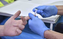 Kým Česko nakupuje rýchlotesty koronavírusu za 5 až 6 eur, Slováci za takmer 5-násobok. Štátne rezervy obhajujú 22-miliónový nákup