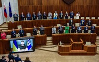 Kým ostatní ministri počúvali Zelenského prosby o pomoc, Richard Sulík sprevádzal Geissovcov