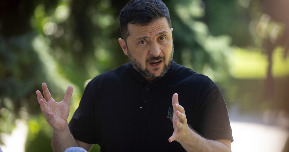 Zelenskyj varuje: Rusko shromažďuje na východě Ukrajiny 100 tisíc vojáků