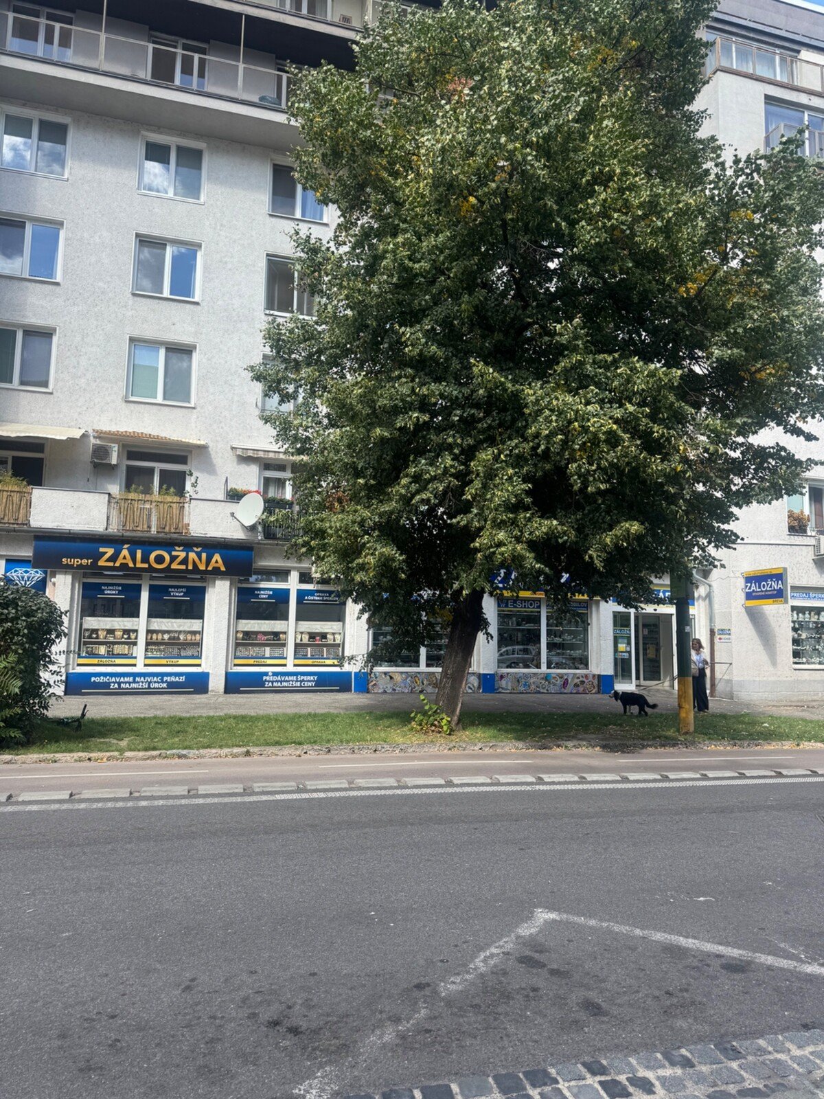 Záložňa Breva oproti OC Nivy.