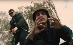 Labello si s Bulharem vyšli na vesnickou kopanou. Jejich oblíbené hobby je fotbal, rap, k*ndy a swag
