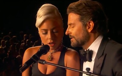 Lady Gaga a Bradley Cooper zaspievali na Oscaroch srdcervúci duet Shallow