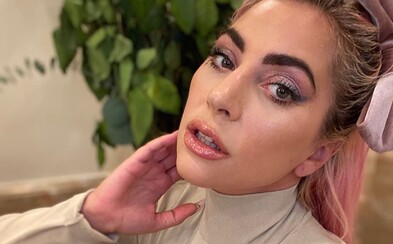 Lady Gaga kritizuje fanoušky, že neplatí za její hudbu. Použila přitom fotku chráněnou autorskými právy, za kterou nezaplatila Lady Gaga kritizuje fanoušky, že neplatí za její hudbu. Použila přitom fotku chráněnou autorskými právy, za kterou nezaplatila