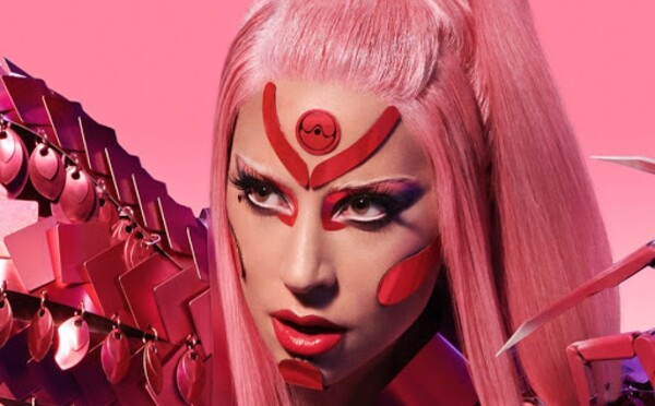 Lady Gaga, na ktorú sme zvyknutí, je späť: Stupid Love má aj videoklip, nechýba latexové oblečenie, reťaze a veľa, veľa skákania