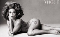 Lady Gaga na obálce Vogue pózuje nahá: Rok a půl jsem žila jako moje postava v House of Gucci