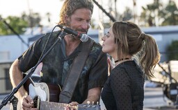 Lady Gaga nejdřív ve filmu A Star Is Born vůbec neměla být. Bradley Cooper před natáčením neuměl ani zpívat