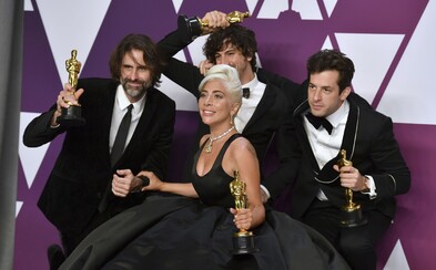 Lady Gaga sa so skladbou Shallow dostala na 1. miesto amerického rebríčka a pokorila Arianu Grande Lady Gaga sa so skladbou Shallow dostala na 1. miesto amerického rebríčka a pokorila Arianu Grande