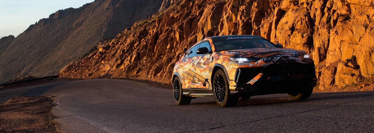 Lamborghini chystá ešte extrémnejší Urus, už teraz má na krku rekord na slávnom vrchu Pikes Peak medzi SUV-čkami