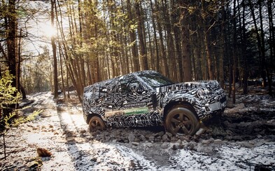 Land Rover oživí terénní legendu. Nový Defender se začne na Slovensku vyrábět už letos Land Rover oživí terénní legendu. Nový Defender se začne na Slovensku vyrábět už letos