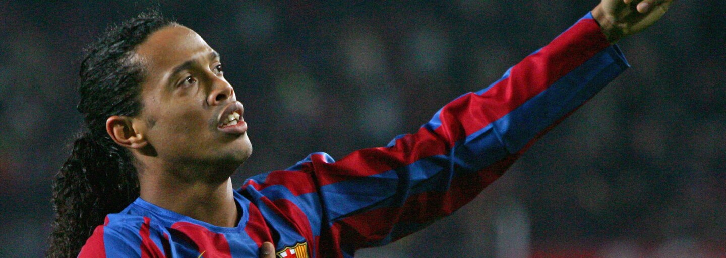 Legendární Ronaldinho vyměnil míč za mikrofon a představuje světu svoji první písničku