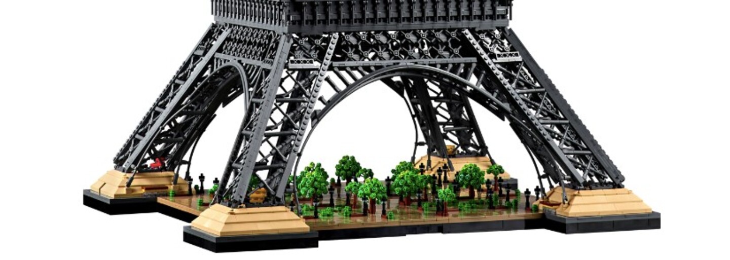 LEGO Eiffelovka je takmer vyššia ako človek. Má cenovku slovenskej minimálnej mzdy