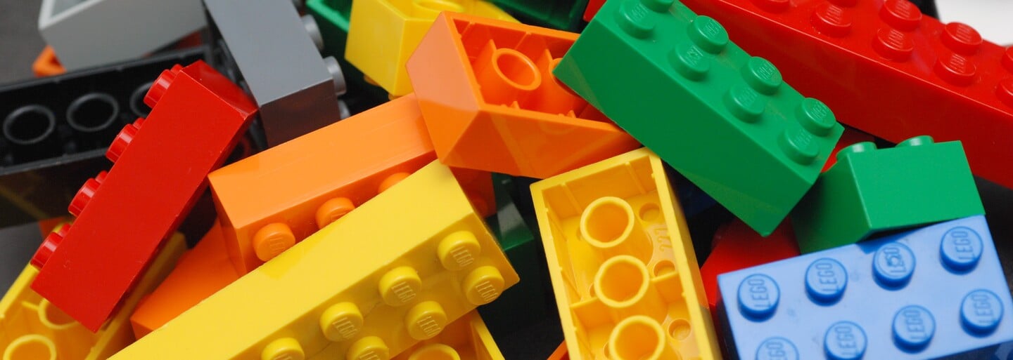 Lego už nechce mať svoje skladačky z plastu. Plánuje zaviesť nový druh neškodného materiálu
