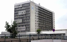 Lekár z nemocnice v Ružinove zatajil cestovateľskú anamnézu, nakazil kolegu koronavírusom, museli zatvoriť celé oddelenie