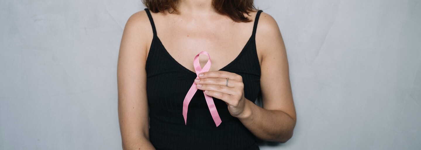 Lékaři oznámili klíčový posun v léčbě rakoviny prsu. Nový lék zvyšuje šance na přežití a zabraňuje šíření nemoci