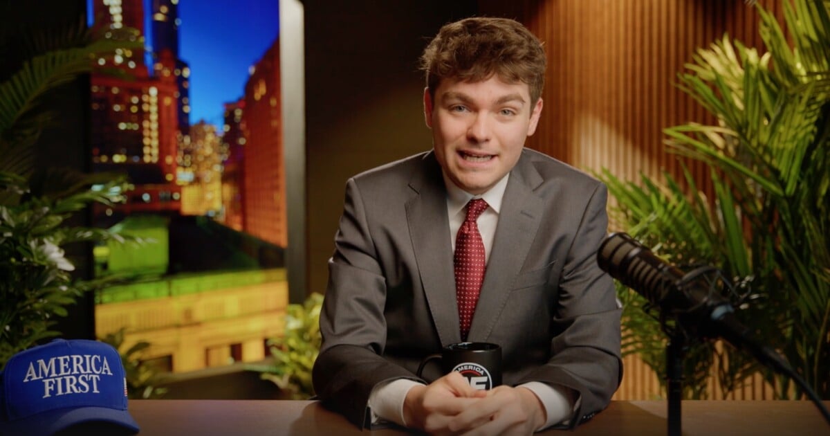 Po „tvoje tělo, moje rozhodnutí“ incel Nick Fuentes přišel s dalším prohlášením. Všechny ženy by zavřel do gulagu