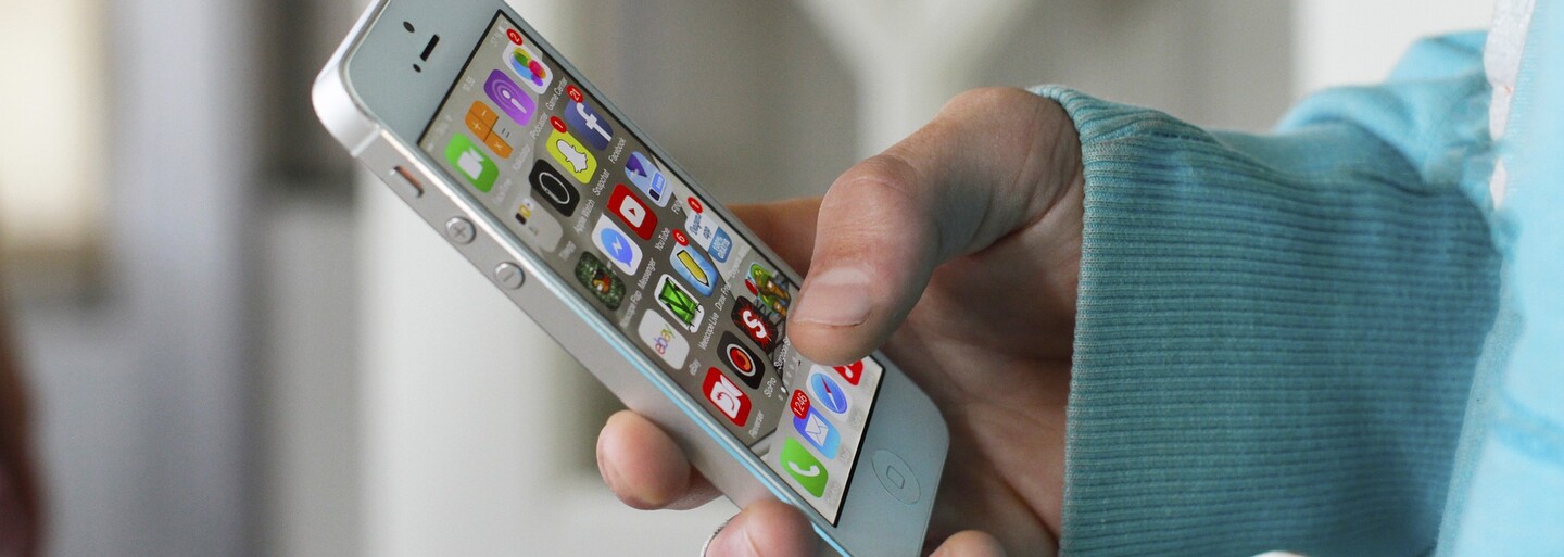 Len 4-ročný chlapček zachránil mamu pred smrťou. Prvú pomoc zavolal vďaka asistencii Siri v iPhone