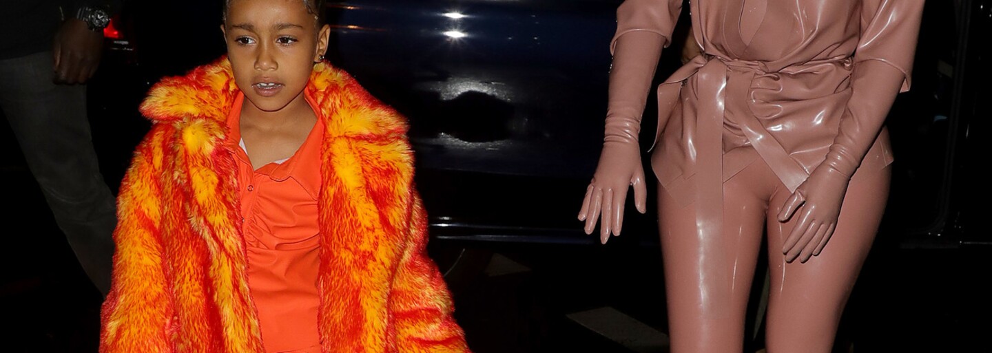 Teprve šestiletá dcera Kanyeho Westa a Kim Kardashian ovládla týden módy v Paříži