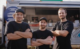 Len tri týždne po otvorení ich pozvali ako čestných hostí na brazílsku ambasádu. Toto je nový brazílsky street food Cariocas
