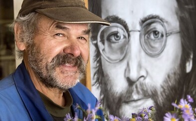 Lennonov dom, Lennonova ulica, Lennonov parčík, Beatles záchod. Boli sme u najväčšieho fanúšika Beatles, vodára Paliho z Bardejova Lennonov dom, Lennonova ulica, Lennonov parčík, Beatles záchod. Boli sme u najväčšieho fanúšika Beatles, vodára Paliho z Bardejova
