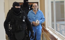 Leopoldovského dozorce při útěku bodli do srdce, ten se ale dále bránil, vzpomíná na útěk vězňů bývalý vyšetřovatel