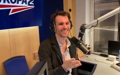 Leoš Mareš rapoval v rádiu na počest Karla Gotta. Text si připravil pro speciální show rok po zpěvákově smrti Leoš Mareš rapoval v rádiu na počest Karla Gotta. Text si připravil pro speciální show rok po zpěvákově smrti