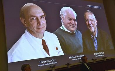 Letošní Nobelovu cenu za medicínu získali výzkumníci, kteří objevili virus Hepatitidy C Letošní Nobelovu cenu za medicínu získali výzkumníci, kteří objevili virus Hepatitidy C