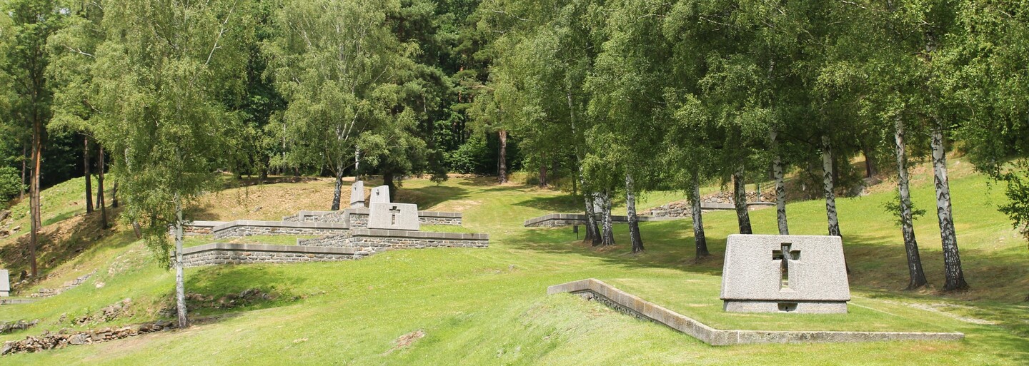 Ležáky si připomínají 80. výročí od nacistického vyhlazení obce. Na místě tragédie probíhá celodenní pieta