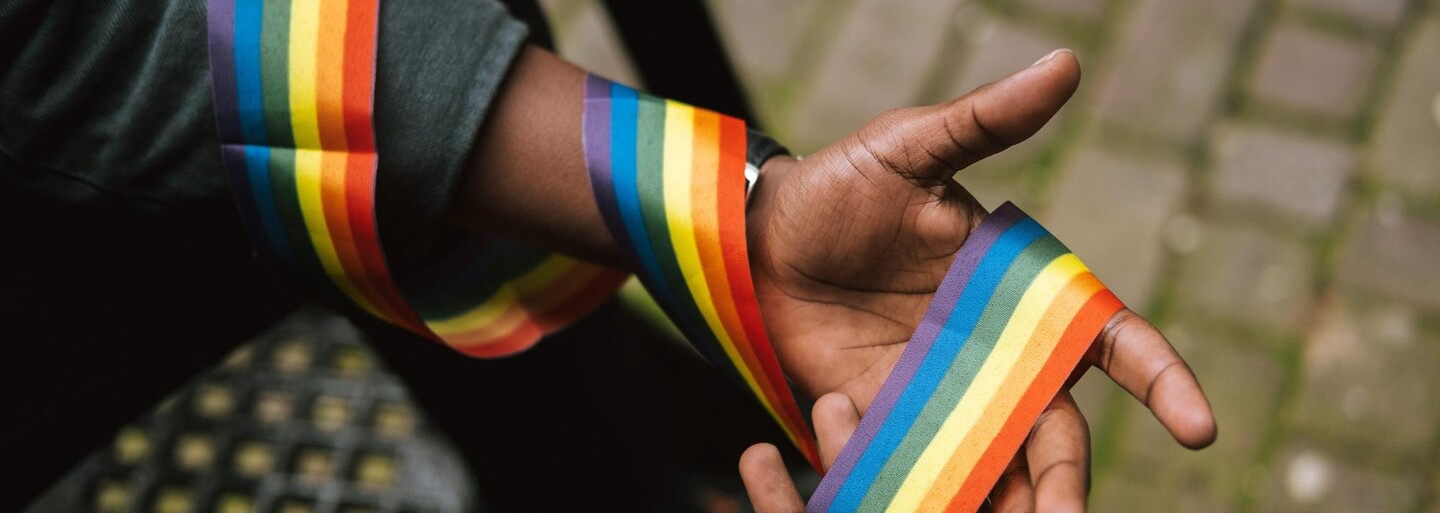 LGBTQ+ komunita v Afghánistánu čelí hromadným útokům. Její podmínky pro život se dramaticky zhoršily s nástupem Tálibánu