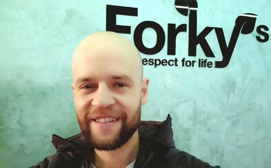 Lidé jedí poslední roky příliš mnoho masa. Chceme dát alternativu těm, kteří chtějí vyzkoušet něco nového, říká šéfkuchař Forky's Lidé jedí poslední roky příliš mnoho masa. Chceme dát alternativu těm, kteří chtějí vyzkoušet něco nového, říká šéfkuchař Forky's
