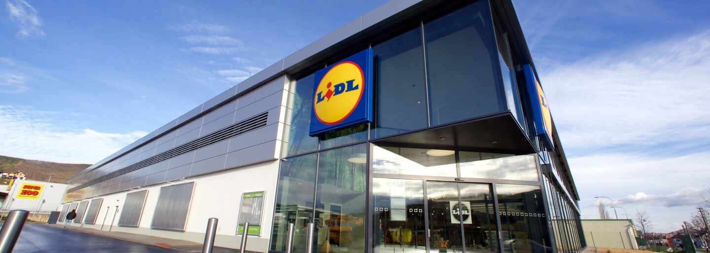 Lidl rozdával všetkým ženám kvetiny a priania krásneho Medzinárodného dňa žien