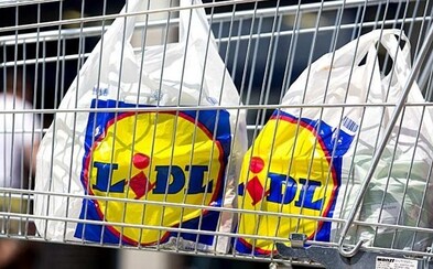 Lidl končí s prodejem igelitek. Od března začne nabízet výhradně recyklovatelné varianty Lidl končí s prodejem igelitek. Od března začne nabízet výhradně recyklovatelné varianty