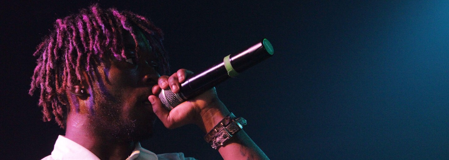 Lil Uzi Vert se během svého koncertu odvázal. Do náručí svých fanoušků skočil z vysokého lešení