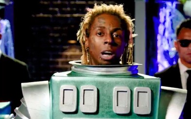 Lil Wayne rapoval v kostýme robota, potom sa odhalil davu nadšených fanúšikov. To je The Masked Singer Lil Wayne rapoval v kostýme robota, potom sa odhalil davu nadšených fanúšikov. To je The Masked Singer