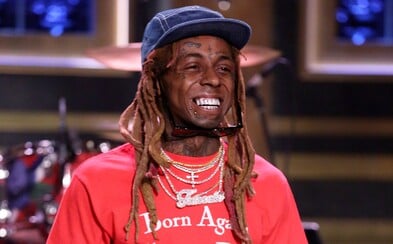 Lil Waynův zápisník s původními ručně psanými texty z roku 1999 je na prodej za 250 tisíc dolarů Lil Waynův zápisník s původními ručně psanými texty z roku 1999 je na prodej za 250 tisíc dolarů