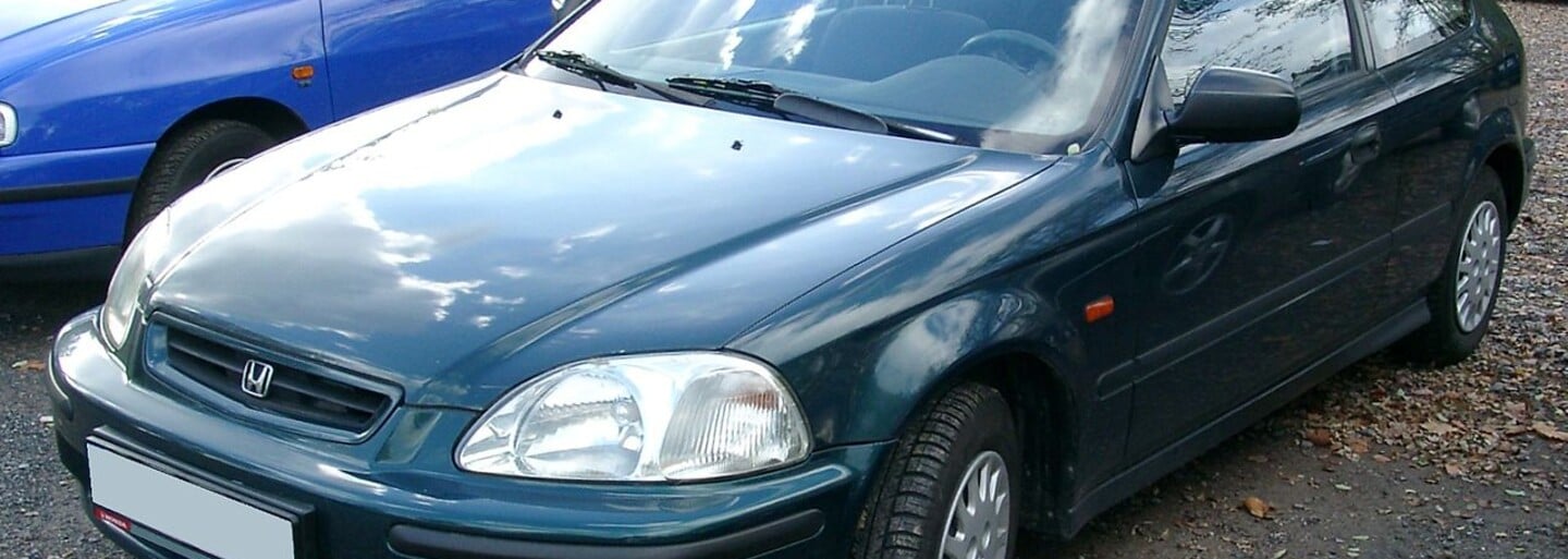 Lístek na vlak byl tak drahý, že si na 160kilometrovou cestu koupil ojeté auto a ušetřil. V ideálním případě skončí dokonce v plusu